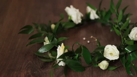 Flower crown with earrings rustic 動画素材 125036105