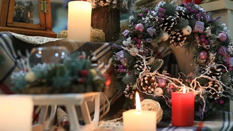 Flower decorations on the tables Vídeos de archivo 86404557