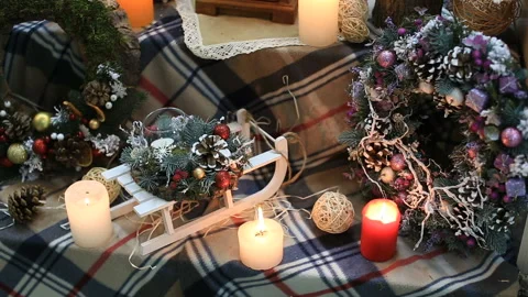 Flower decorations on the tables Vídeos de archivo 86404727