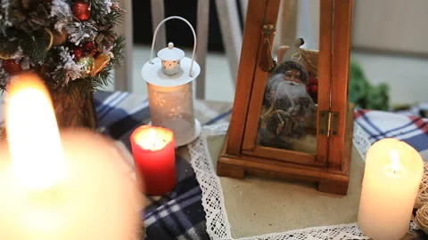 Flower decorations on the tables Vídeos de archivo 86405056