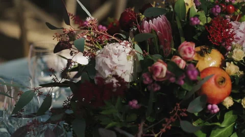 Flower decorations on the wedding tables Vidéo 59860587