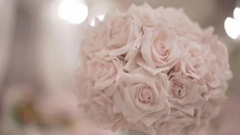 Flower decorations on the wedding tables Vídeos de archivo 77167533