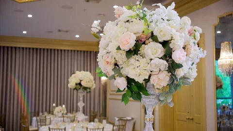 Flower installation on the table at the restaurant, as element of the Vidéo 304377126