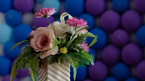 Flower on a table rotation 360 degrees and balloon in backgound Stock Footage 96325918