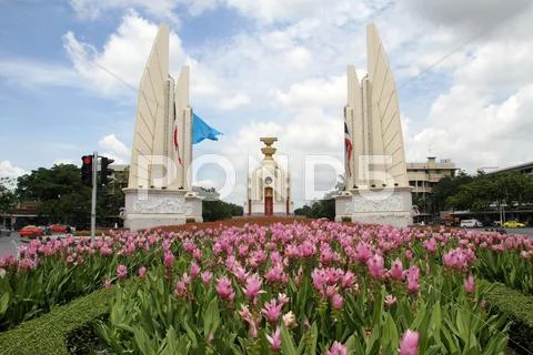 Flowers and democracy monument Stock Photos