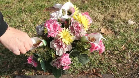 Flowers on a Grave 動画素材 10590062
