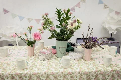 Flowers in a vase on a table Foto stock