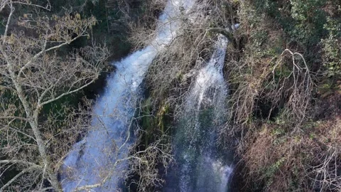 Flowing Cascades From Sheer Cliffs At Fervenza das Hortas Waterfall 스톡 동영상 334044988