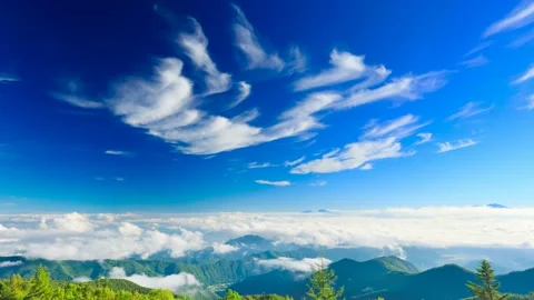 Flowing Clouds and the Sea of Clouds Towards Mount Azumaya from Mount Asama Video stock 333237727