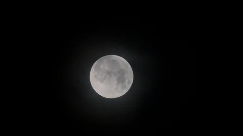 Flowing clouds in front of Full Moon 스톡 동영상 89575461