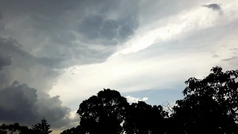 Flowing clouds, time passing Video stock 125960247
