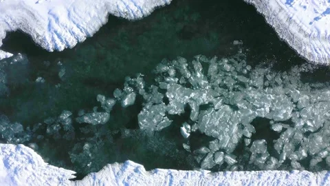 Flowing ice in river Katun in winter. Altai republic, Russia Vídeo Stock 146976330