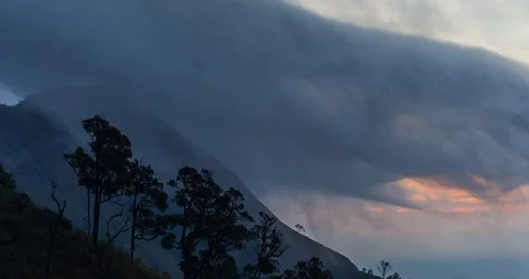 Flowing Morning Clouds over Khao Chang Puak Mountain Ridge (4K Time-lapse) Video stock 107907447