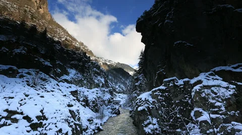 Flowing river and clouds in winter Video stock 33546263
