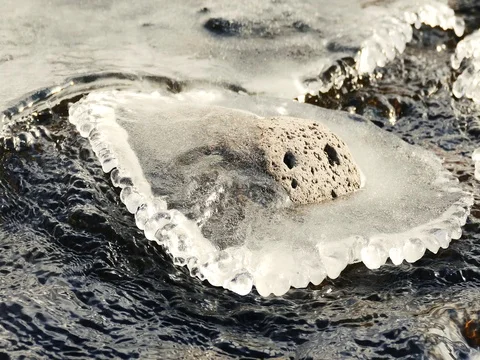 Flowing River Melting the Ice 動画素材 73548416