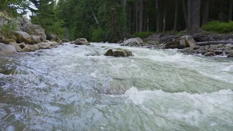 Flowing river oregon 4k jib shot Stock Footage 99647537