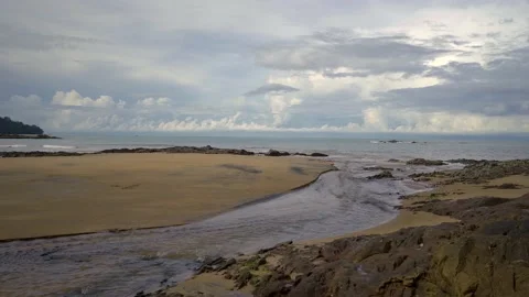 Flowing river water to the Ocean. Stockbeeldmateriaal 144930317