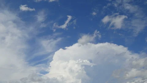 Flowing Sky and Clouds Stockbeeldmateriaal 332506338
