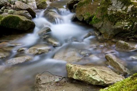 Flowing stream Stock-Fotos