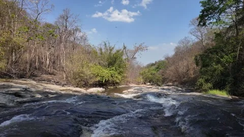 Flowing water at streams at Mae Ya Water Fall Chiang Mai. Vídeo Stock 268190045