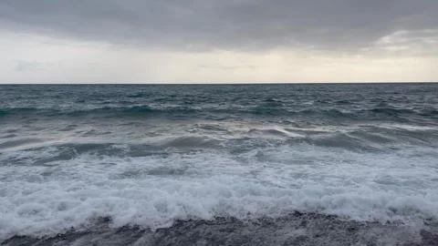 Flowing waves on the beach and seashore Vidéo 263018815