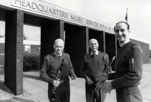 Flt Lt Robin Wilkinson Outside R.a.f. Music H.q. At Uxbridge With Chief Technici Stock Photos