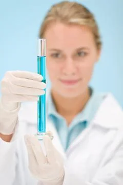 Flu virus experiment -  scientist in laboratory Stock-Fotos