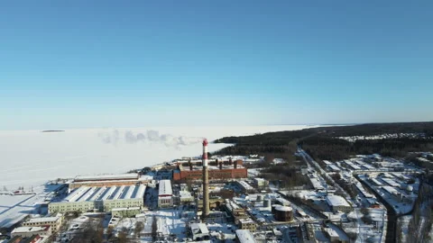 Flue pipe of a factory in winter Vidéo 150177290