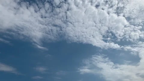 Fluffy cloud blue sky timelapse. Stock Footage