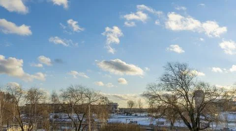 Fluffy clouds against blue sky. Space for text. Nature concepts. Many cumulus Foto stock