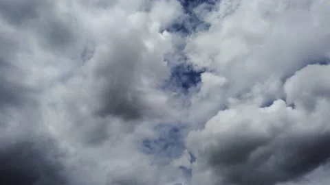 Fluffy clouds and blue sky turning into gray timelapse Video stock 228749780