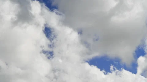 Fluffy clouds, bkue sky, timelapse. Fair-weather cumulus, dreamlike skyscape Stock Footage 318107473