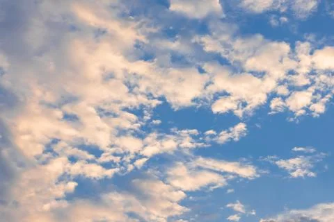 Fluffy Clouds in Blue Sky Foto stock