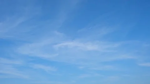 Fluffy clouds moving in the blue sky time-lapse Video stock 242905712