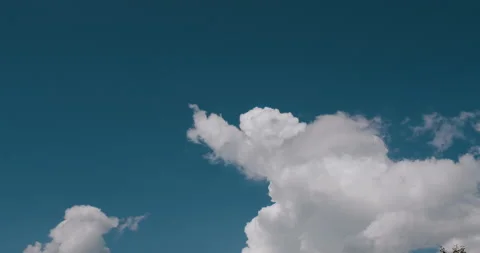 Fluffy clouds time lapse Stock Footage 139024919