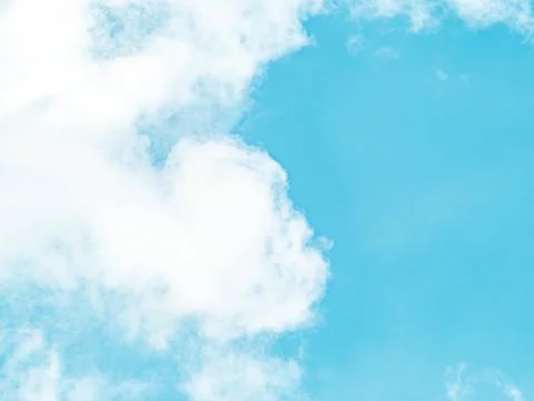 Fluffy white cumulus cloud against clear blue sky, simple minimal clean wea.. Stock-Fotos