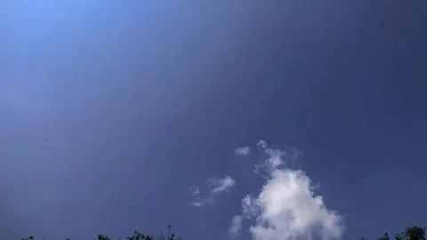 Fluffy White Cumulus Cloud Floating in Clear Deep Blue Sky Fotos Stock