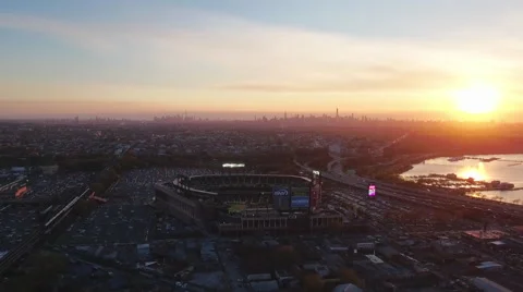Flushing Meadows Queens Flying Backwards On Sunset Viewing Mets Stadium 库存影片 62819744
