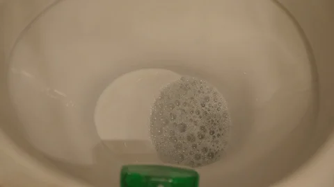 Flushing the toilet Video stock 129626914