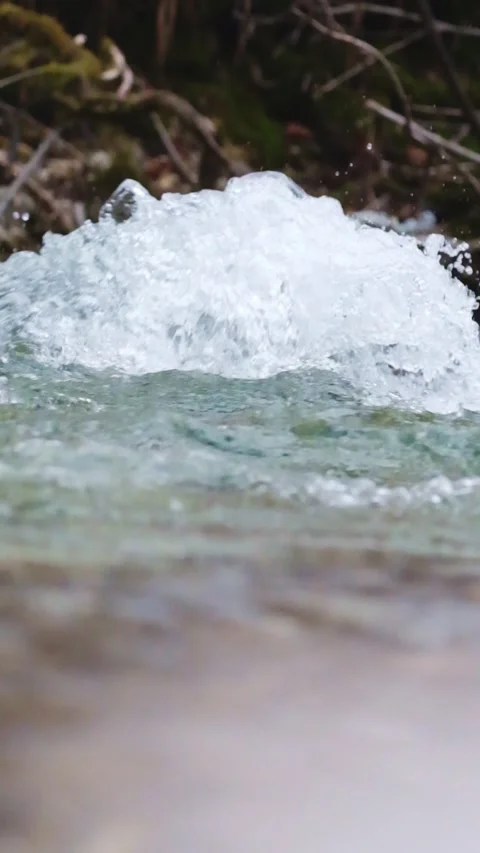 Fluss hochformat Video stock 323471125