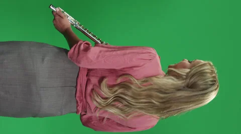 Flutist in front of a green screen Stock-Footage 38904125