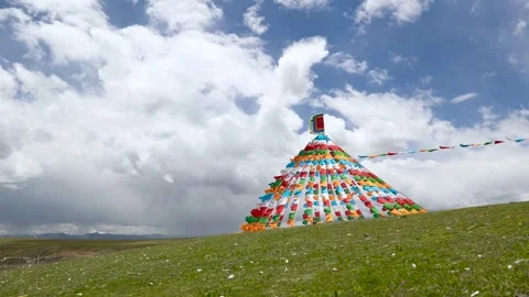 Fluttering prayer flags Stock-Footage 347594310