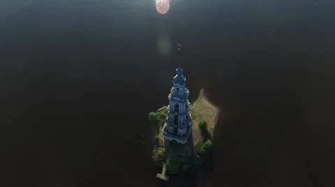 Fly around belfry in the middle of the river Volga in Kalyazin. Stock-Footage 63766335