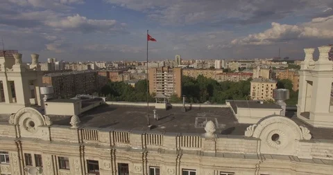 Fly back from and forward to big house with a flag 스톡 동영상 109158828