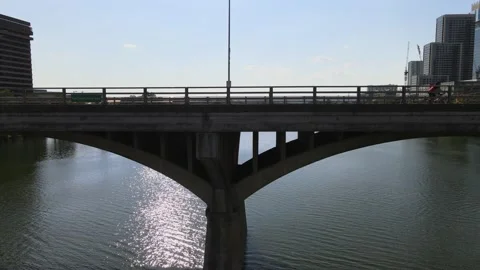 Fly back from congress bridge 動画素材 136644280