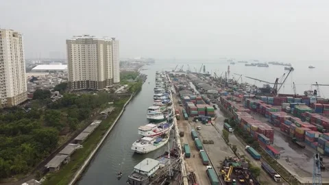 Fly Backward And Tilt Down Over Traditional Wooden Boats Vídeos de archivo 208910046
