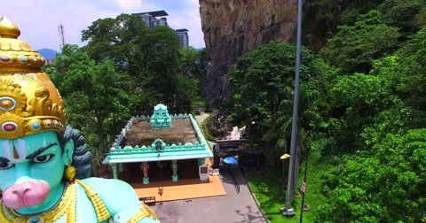 Fly backwards: temple dedicated to Lord Hanuman, statue of Hanuman in Batu Caves Stock Footage
