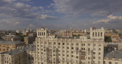 Fly to a big house with a flag 스톡 동영상 109143945