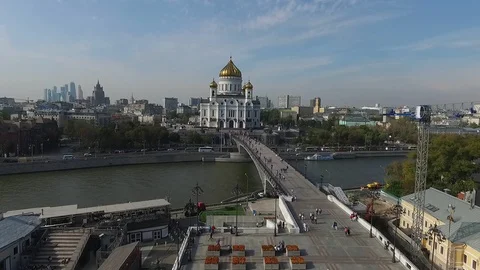 Fly to The Cathedral of Christ the Saviour 動画素材 129820656