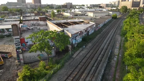 Fly forward, angle drone video, Lincoln Street Art Park Vidéo 307876364